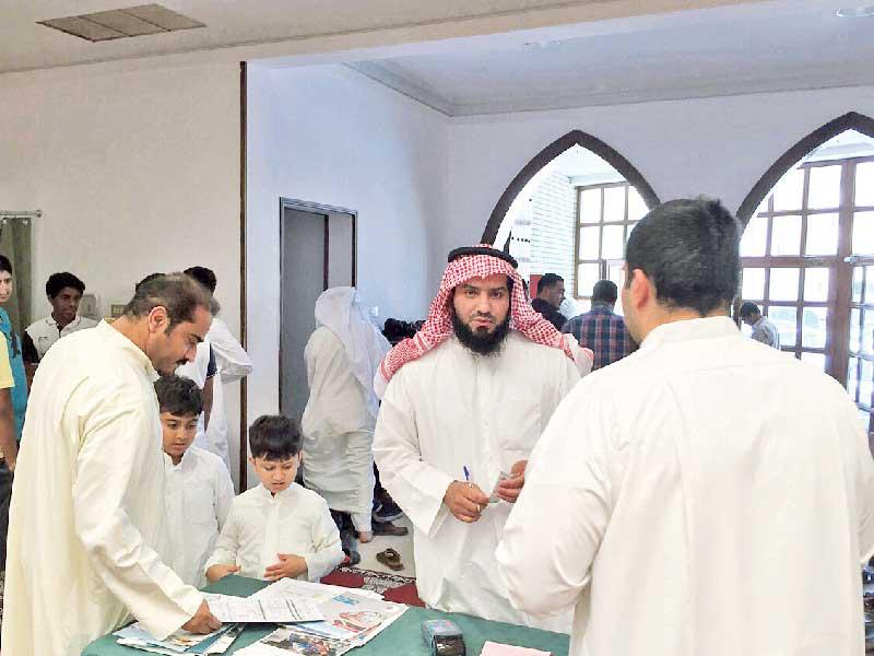 جانب من جمع التبرعات في المساجد «أرشيف»