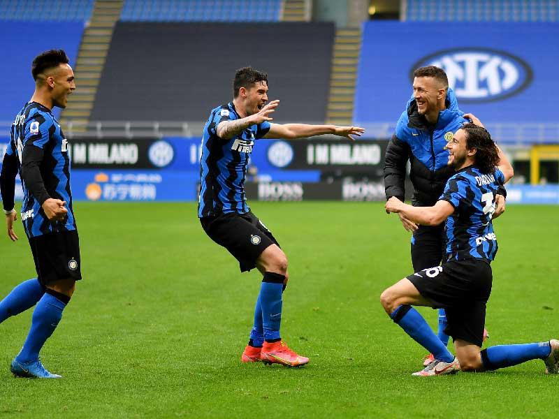 لاعبو إنتر ميلان خلال مباراة سابقة