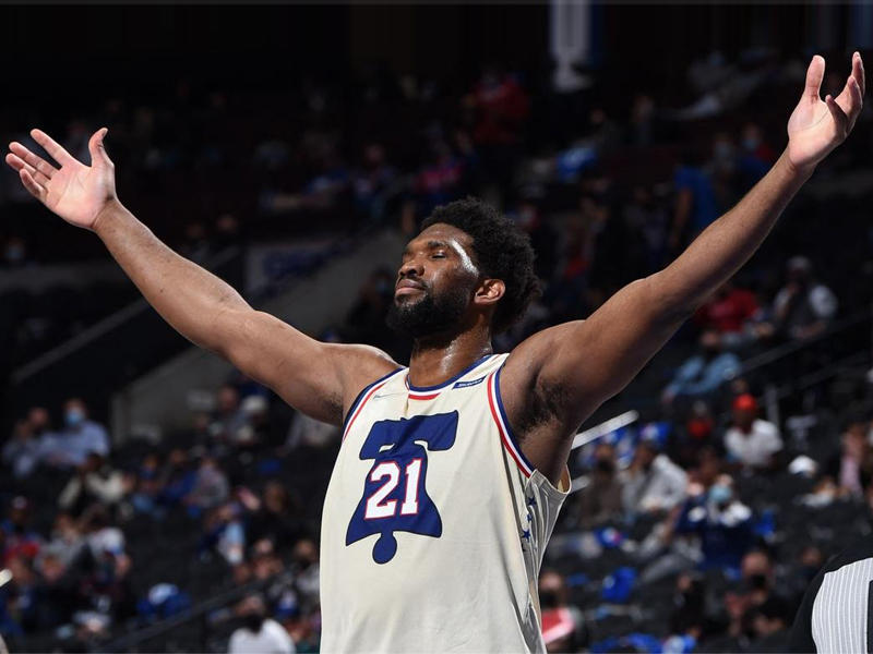  الكاميروني العملاق جويل إمبيد 