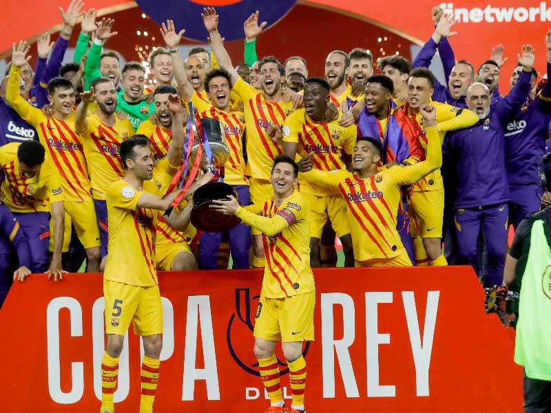 جانب من مراسم تتويج برشلونة بلقب كأس إسبانيا