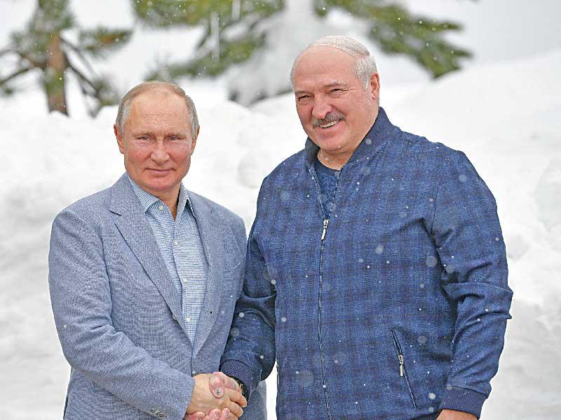 الرئيس البيلاروسي ألكسندر لوكاشينكو مع الرئيس الروسي فلاديمير بوتين