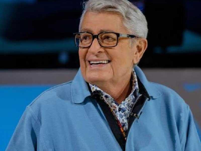 المغني الكندي ​ميشال لوفان