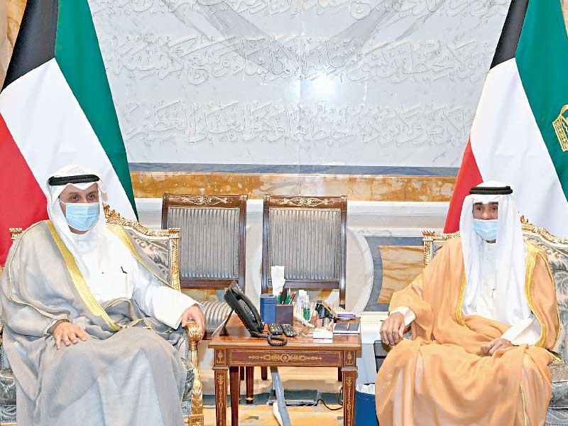 صاحب السمو أمير البلاد الشيخ نواف الأحمد مستقبلاً نائب رئيس مجلس الوزراء وزير الدفاع الشيخ حمد الجابر أمس