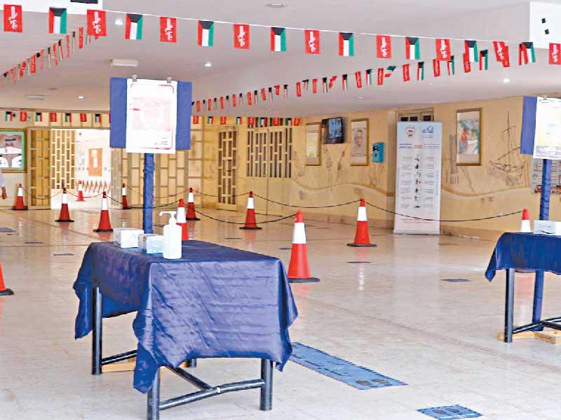 جانب من الاستعدادات للاختبارات الورقية في مدرسة أحمد الربعي