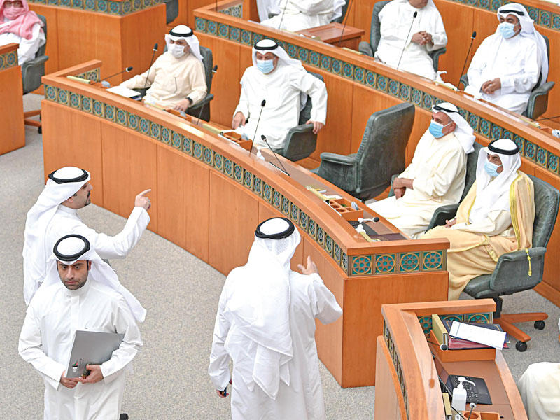 جلسة 14 إبريل... لحظة انسحاب عدد من النواب