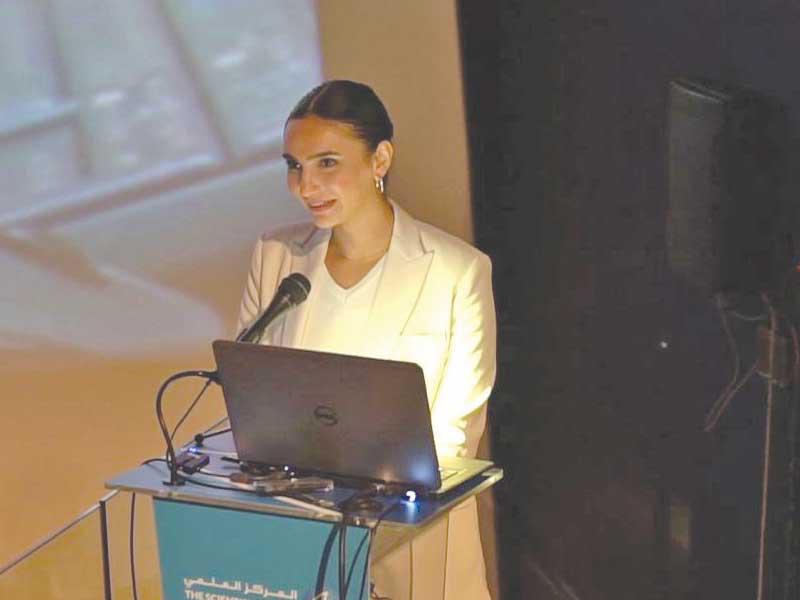 لجين القناعي متحدثة خلال القمة