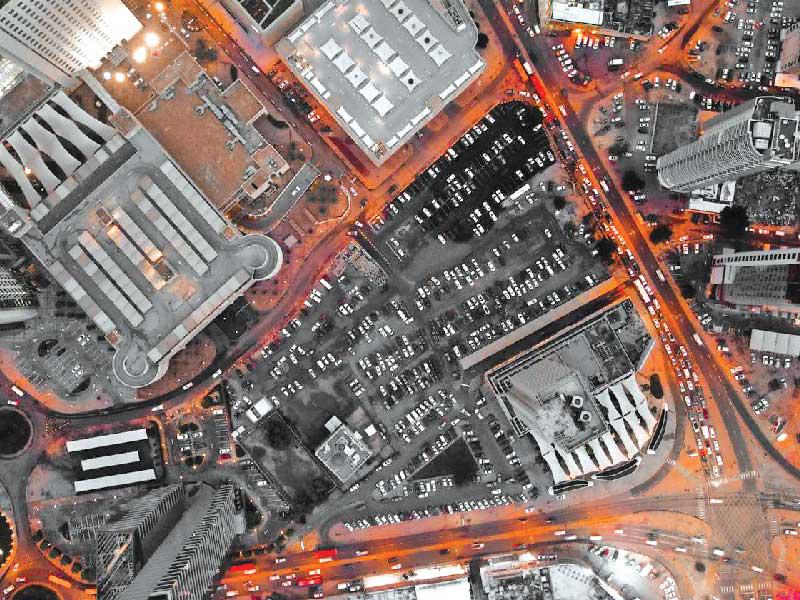 من أعمال المعرض