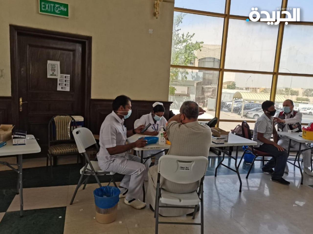 جانب من عمليات التطعيم في صالة صباح السالم