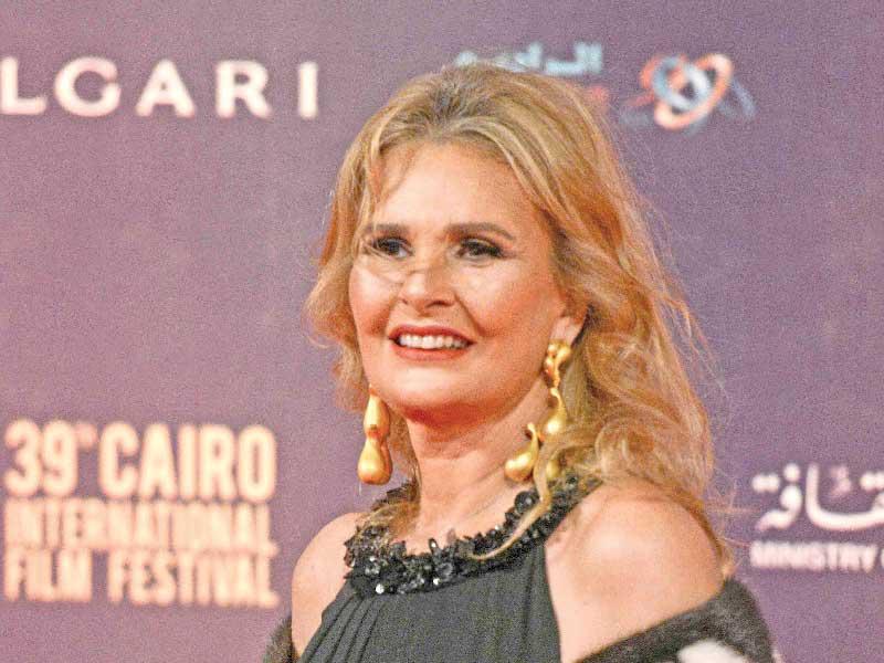 الممثلة يسرا