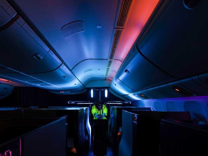 الخطوط الجوية القطرية  تشغل نظام «هانيويل» لتعقيم المقصورة بالأشعة فوق البنفسجية