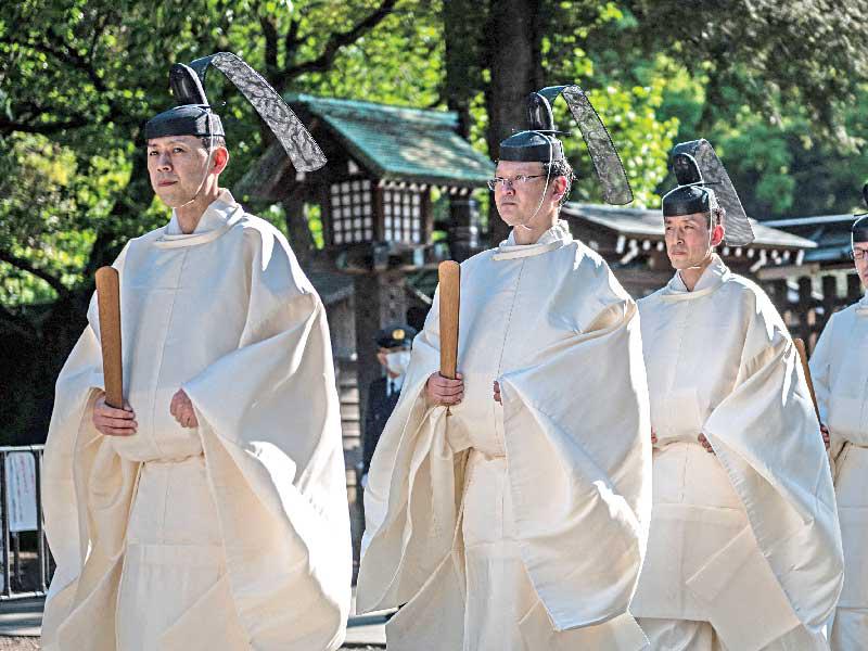 رئيس الوزراء الياباني يوشيهيدي سوغا يرسل قرباناً لضريح «ياسوكوني»