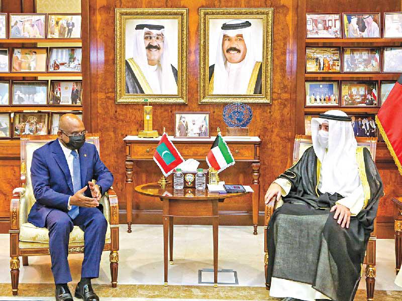 وزير الخارجية مستقبلاً نظيره المالديفي أمسn