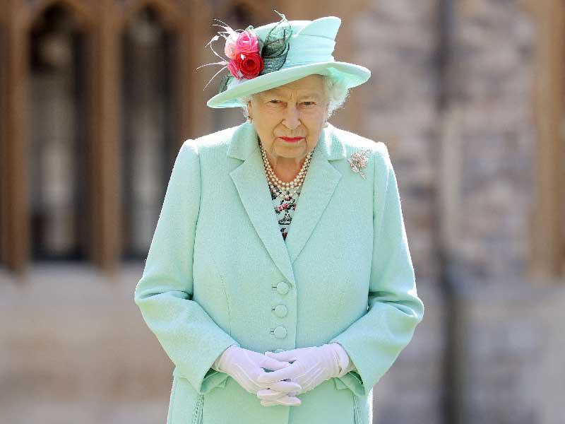  الملكة إليزابيث ملكة بريطانيا