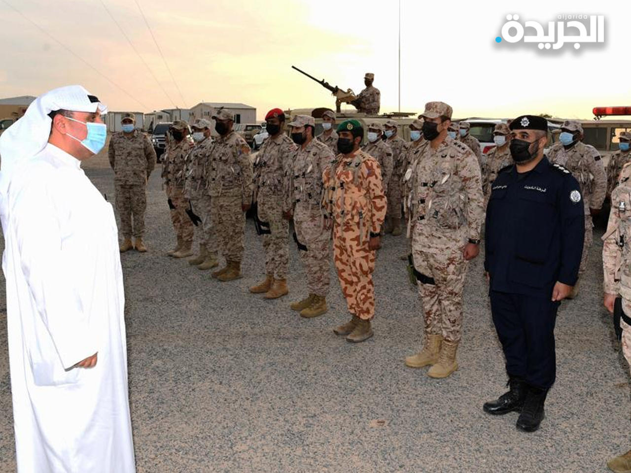 وزير الدفاع الشيخ حمد جابر العلي الصباح خلال زيارة للقوة البرية بالمنطقة الشمالية