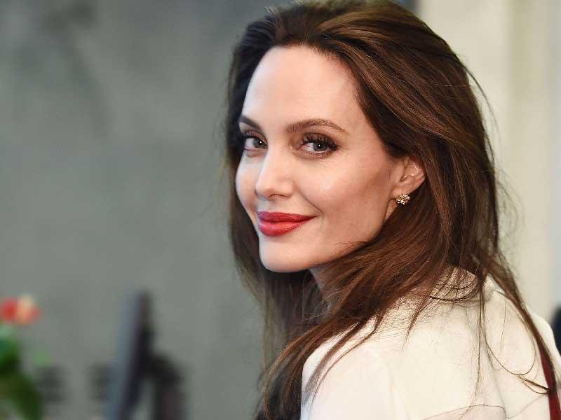 الممثلة أنجلينا جولي