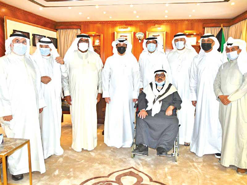 المطيري مع أعضاء مجلس إدارة الجمعية