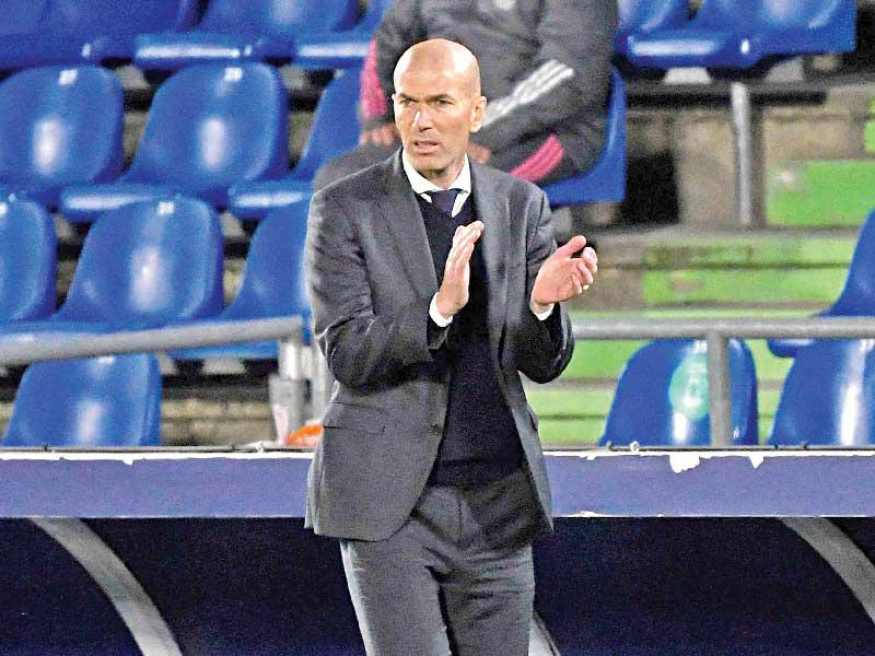 المدير الفني لريال مدريد  الفرنسي زين الدين زيدان