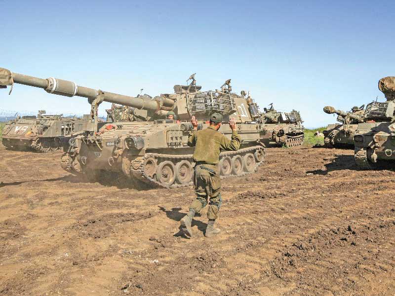 تعزيزات عسكرية إسرائيلية بالجولان المحتل أمس  (أ ف ب)