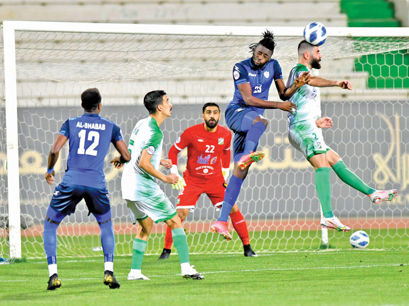 رأسية مشتركة للشباب أمام مرمى العربي