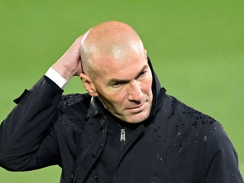 المدير الفني لريال مدريد  الفرنسي زين الدين زيدان