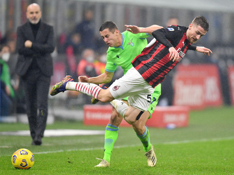 جانب من مباراة سابقة بين لاتسيو وميلان