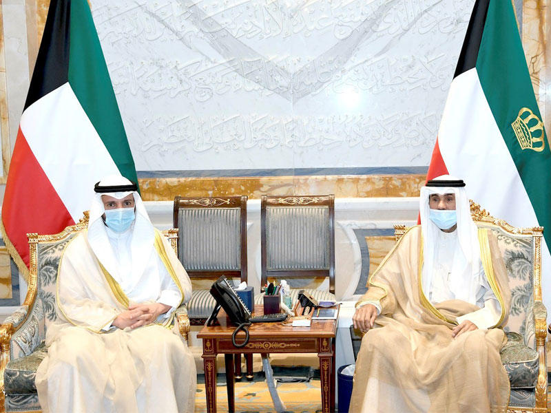 صاحب السمو أمير البلاد الشيخ نواف الأحمد مستقبلاً رئيس مجلس الأمة أمس