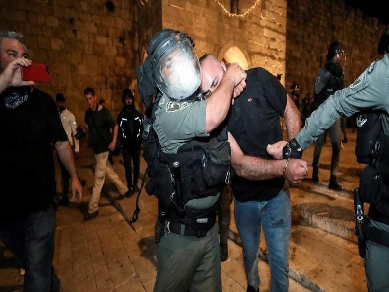 شرطة الاحتلال تواصل عنفها ضد الفلسطينين