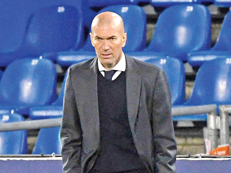 المدرب الفرنسي لنادي ريال مدريد الإسباني لكرة القدم زين الدين زيدان