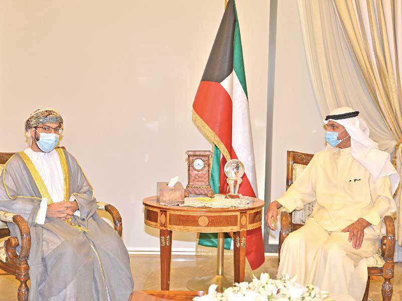  نائب وزير الخارجية السفير مجدي الظفيري مستقبلاً سفير عمان أمس