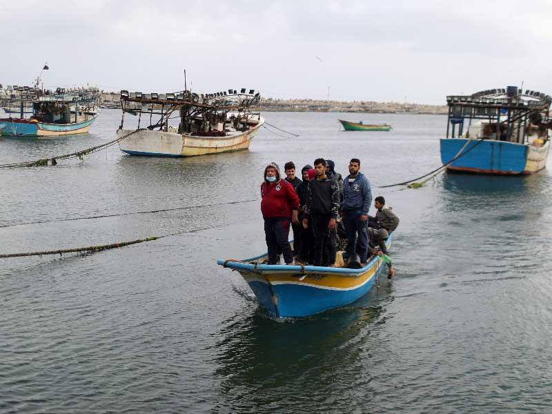 صاروخان من غزة وإصابة صياد 