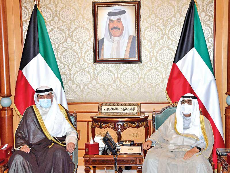 سمو ولي العهد، الشيخ مشعل الأحمد مستقبلاً رئيس مجلس الوزراء سمو الشيخ صباح الخالد أمس