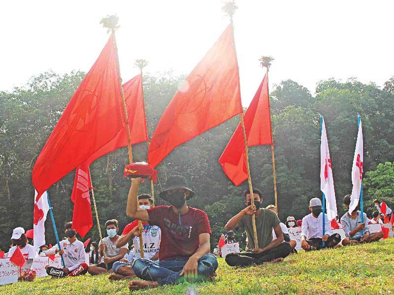 شنّ مجهولون هجمات على قاعدتين جويتين للجيش في ميانمار
