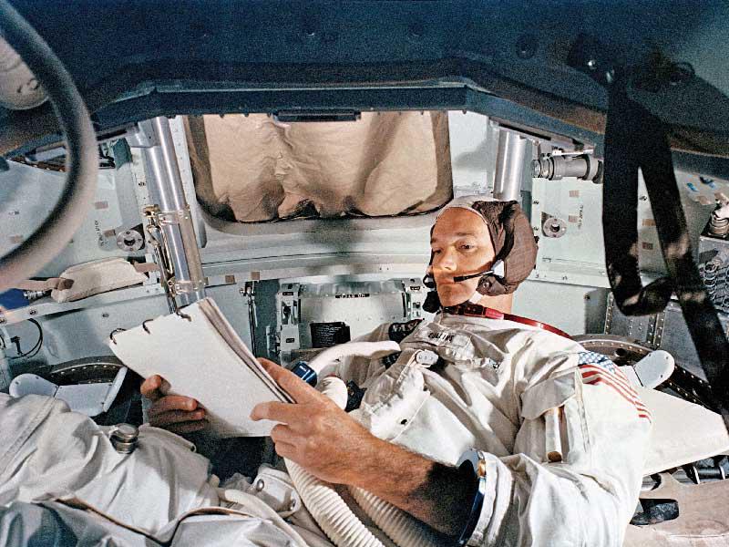  رائد الفضاء الأميركي مايكل كولينز