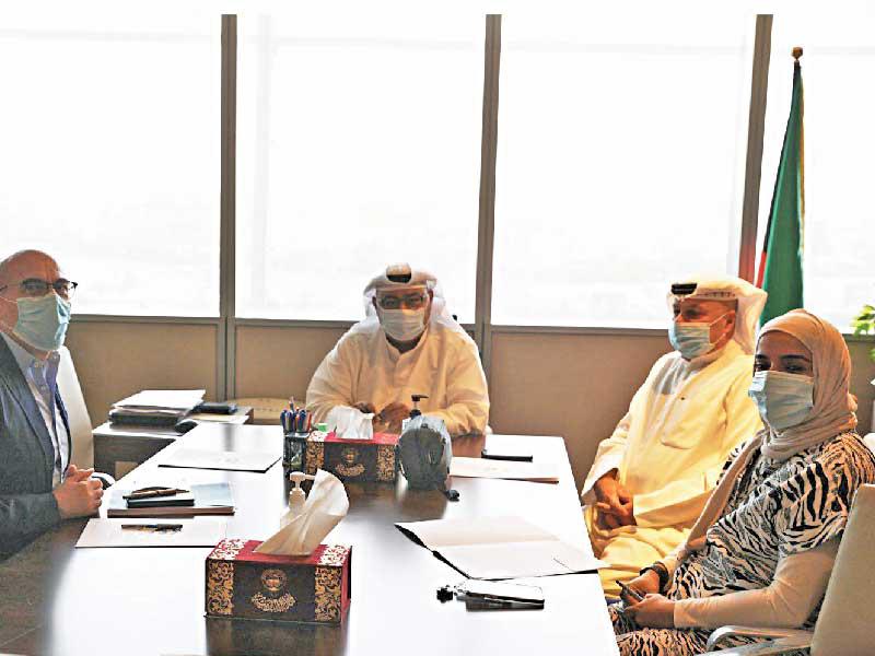 جانب من اجتماع السلطان والوفد الفرنسي