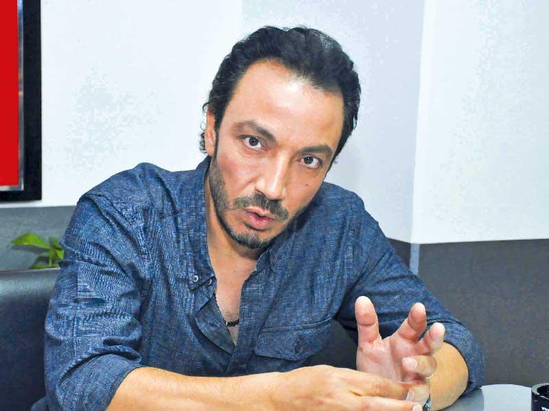 الممثل طارق لطفي