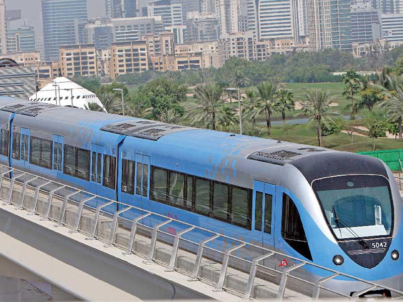 مترو الإمارات في الخدمة 