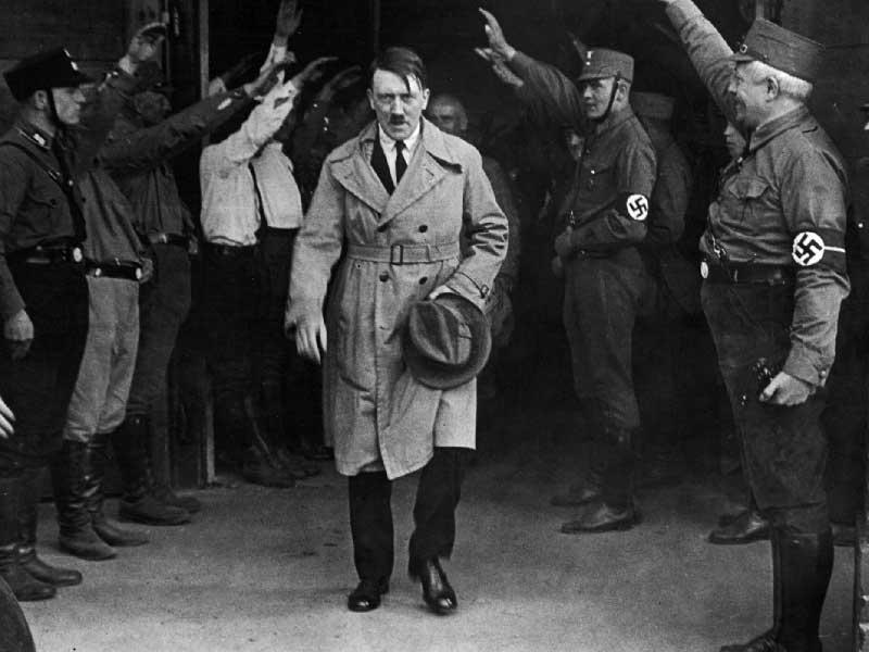 الزعيم النازي أدولف هتلر
