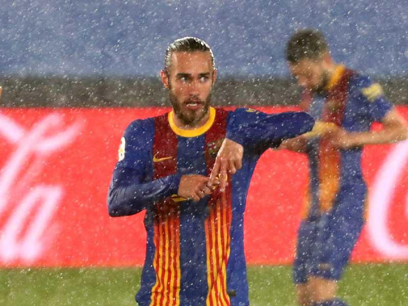 مدافع برشلونة أوسكار مينغيزا 