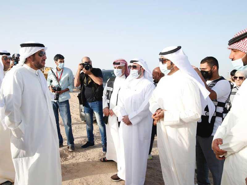  رئيس مجلس الادارة المدير العام للهيئة الشيخ عبدالله الأحمد خلال تفقد الموقع الجديد لأنقاض «المطلاع»