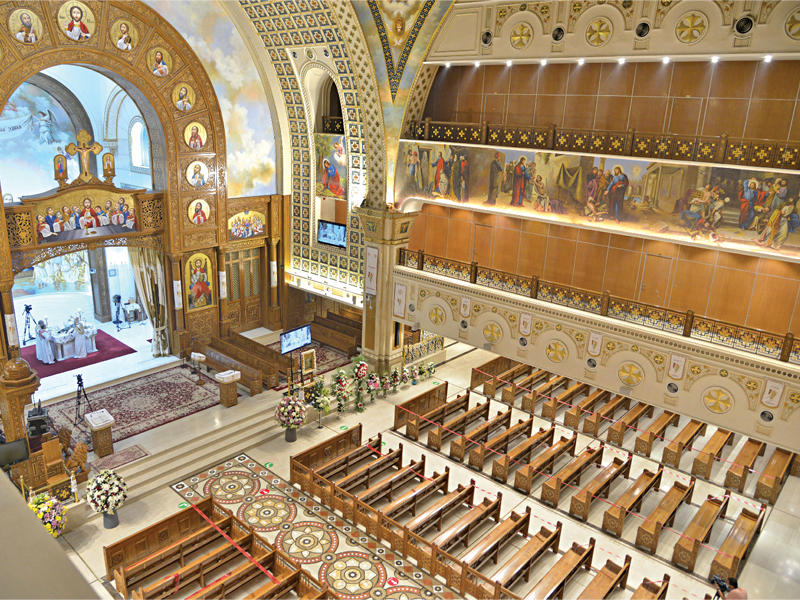 قداس القيامة حضره كهنة الكنيسة فقط