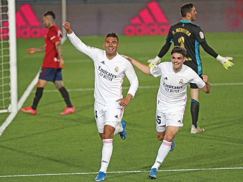 فرحة لاعبي ريال مدريد بهدف كاسيميرو