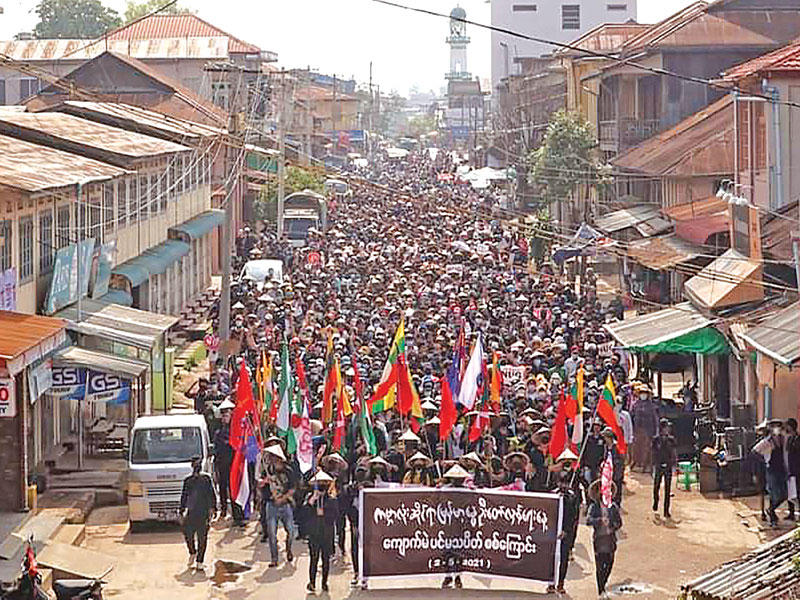 تظاهرات و مسيرات خاطفة للمطالبة بالديمقراطية