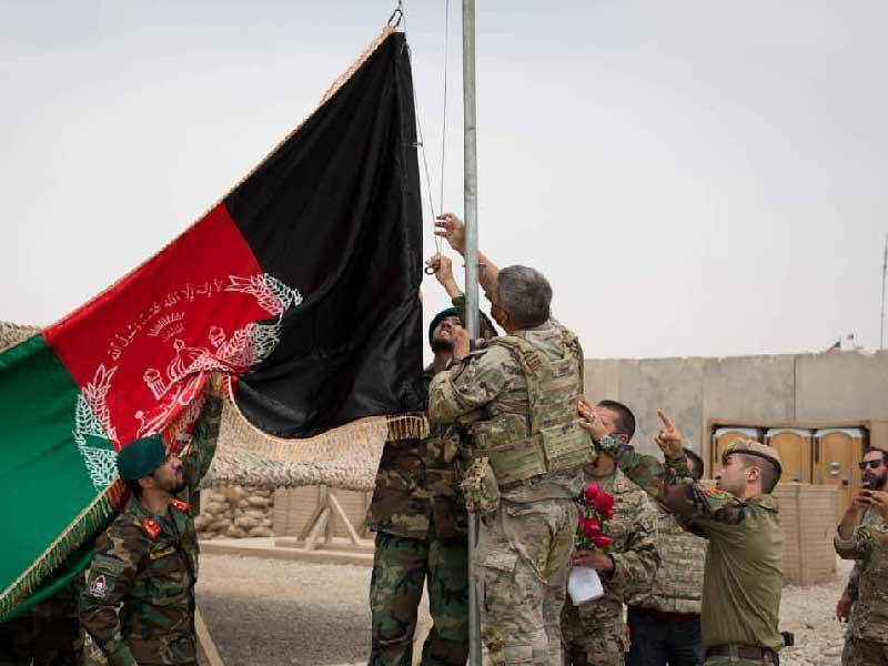 مراسم التسليم في معسكر أنتونيك من الجيش الأمريكي إلى قوات الدفاع الأفغانية في إقليم هلمند  أفغانستان