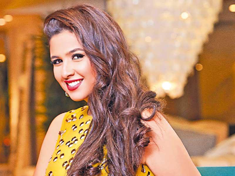 الفنانة ياسمين عبدالعزيز