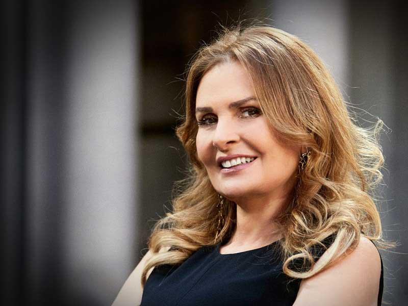 الممثلة يسرا 