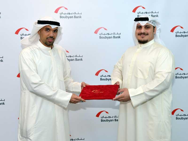 المنيفي والمنصور عقب توقيع الاتفاقية 