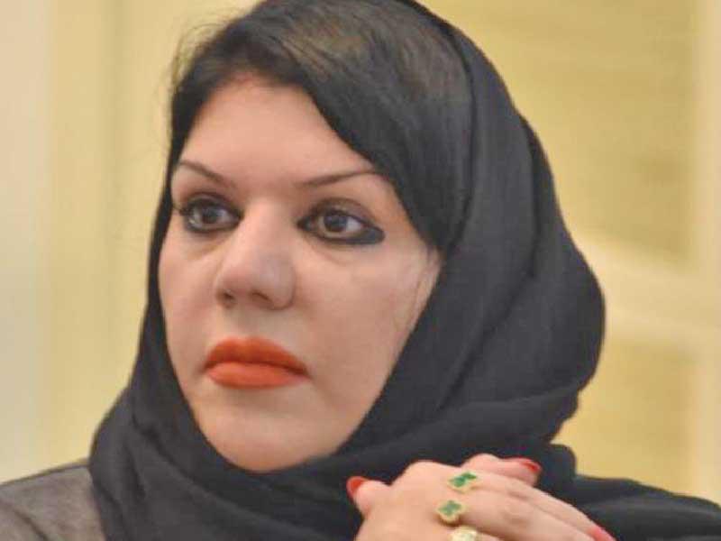 الفنانة التشكيلية عواطف كاكولي