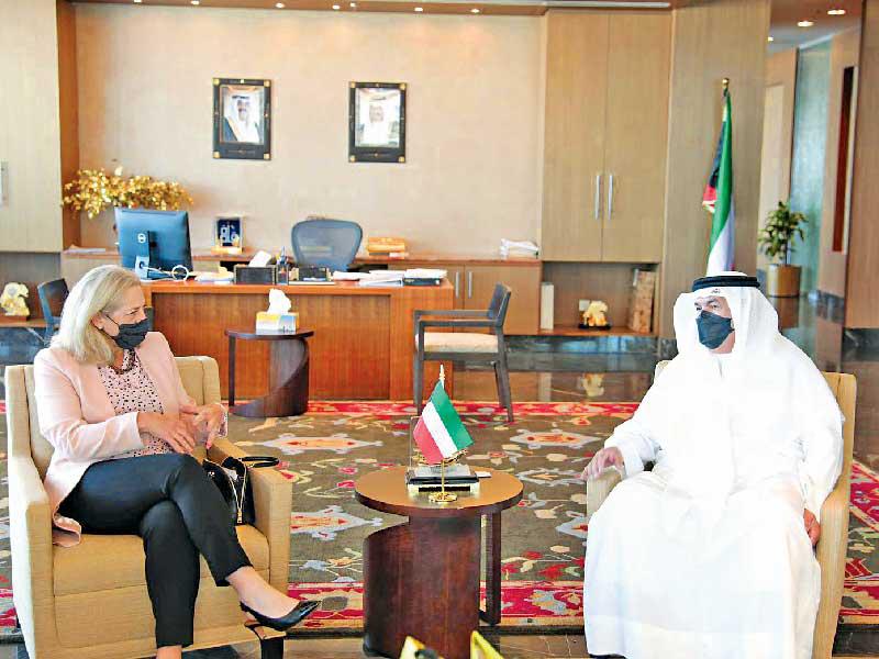 وزير التربية د. علي المضف مستقبلاً السفيرة الأميركية أمس