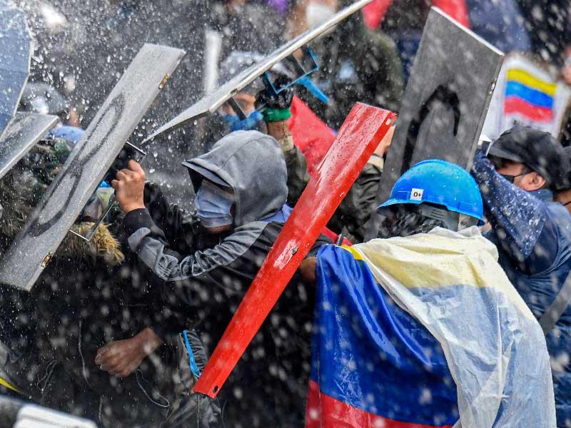 التظاهرات المناهضة للحكومة اليمينية برئاسة الرئيس إيفان دوكي