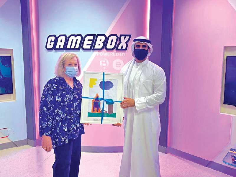 مارغريت الساير تقدم للصباح هدية تذكارية 